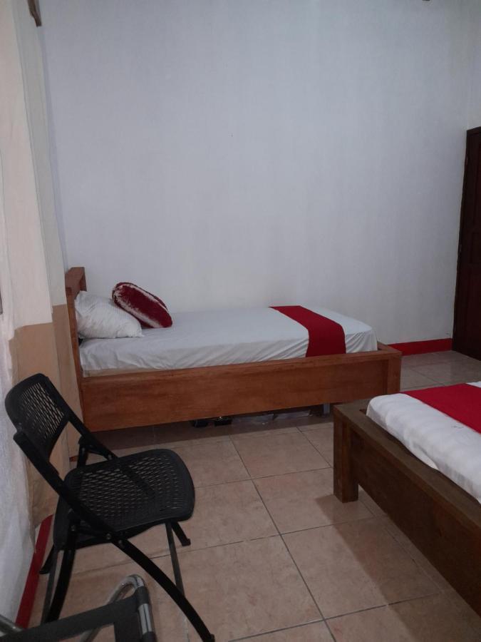 Hostal Blood Moon Rio Dulce Town Exterior foto
