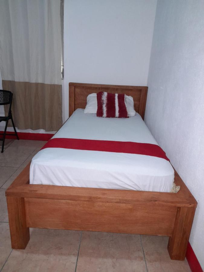 Hostal Blood Moon Rio Dulce Town Exterior foto