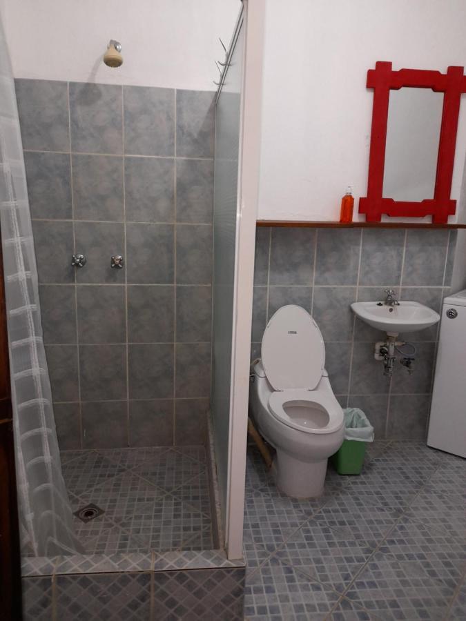 Hostal Blood Moon Rio Dulce Town Exterior foto