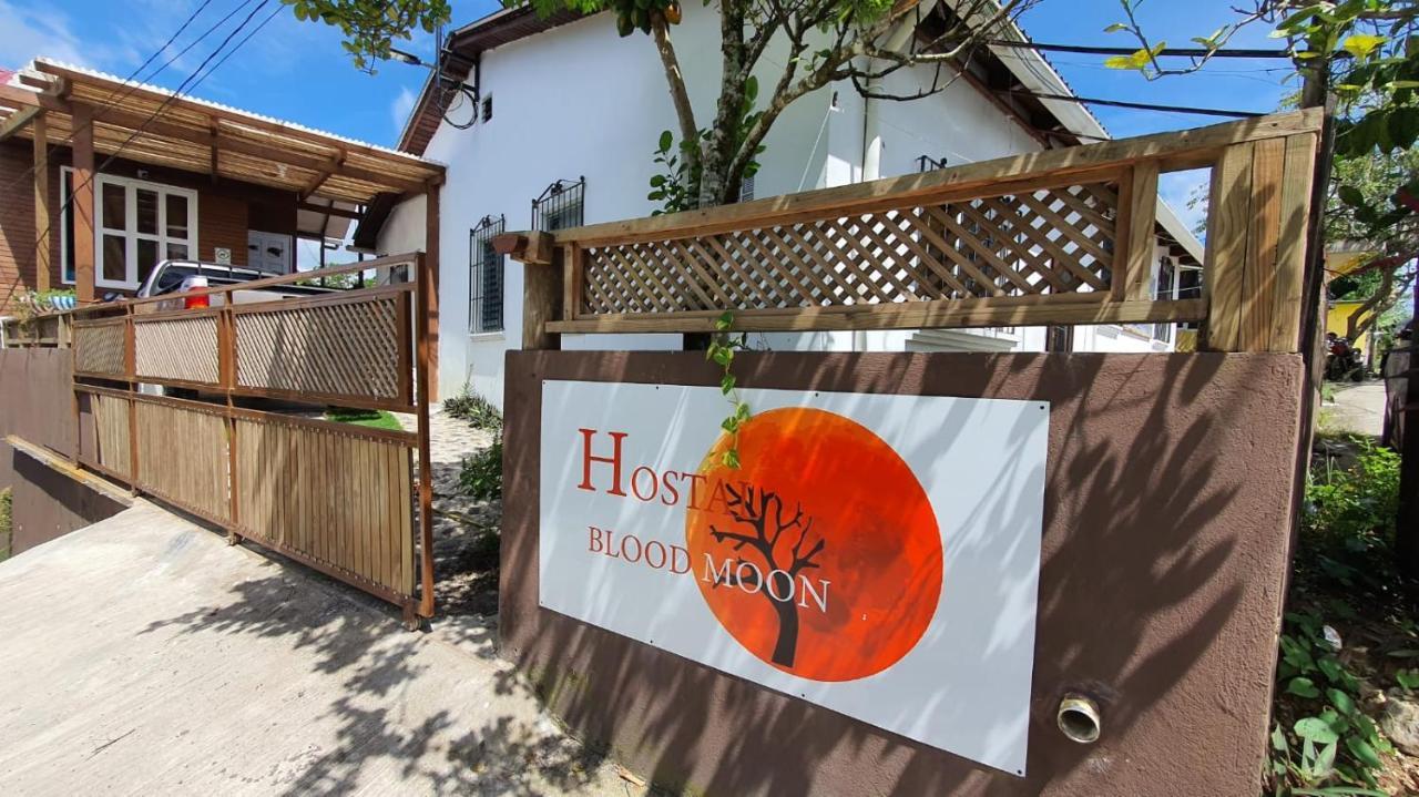 Hostal Blood Moon Rio Dulce Town Exterior foto