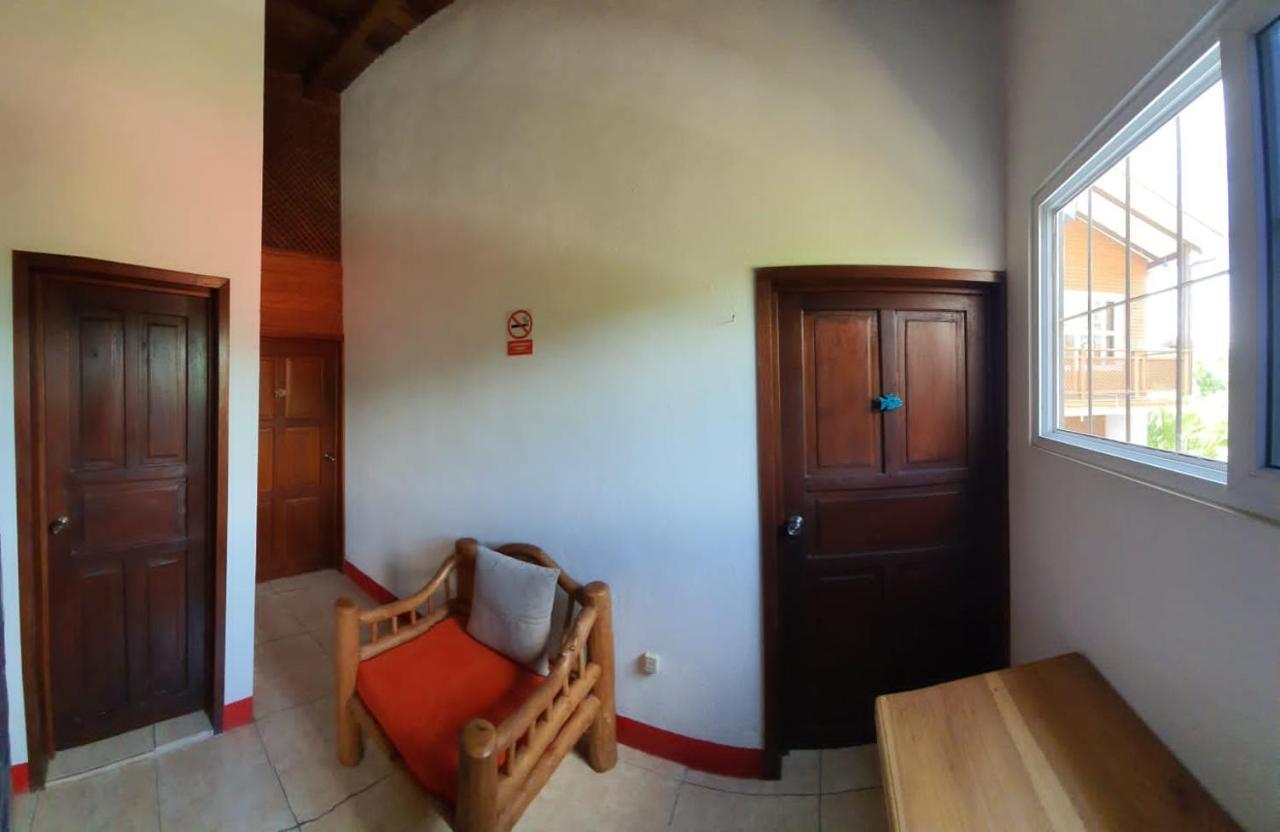 Hostal Blood Moon Rio Dulce Town Exterior foto